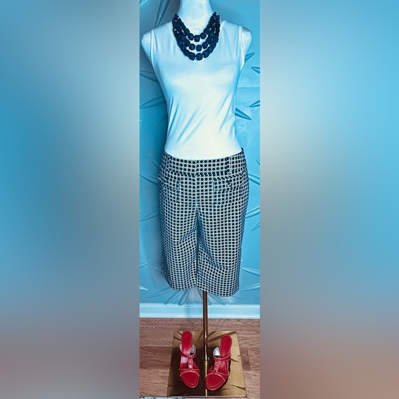 Ann Taylor Pants - Ann Taylor SZ 8P Margo style dark navy & white geometric print capris, waist 33”